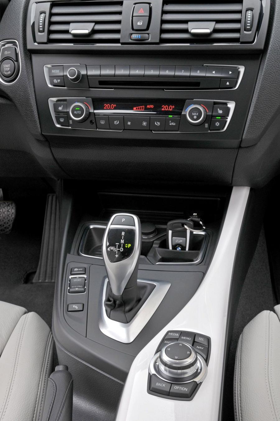  BMW 1-Series Urban Line 2012 года  (фото 26 из 82)